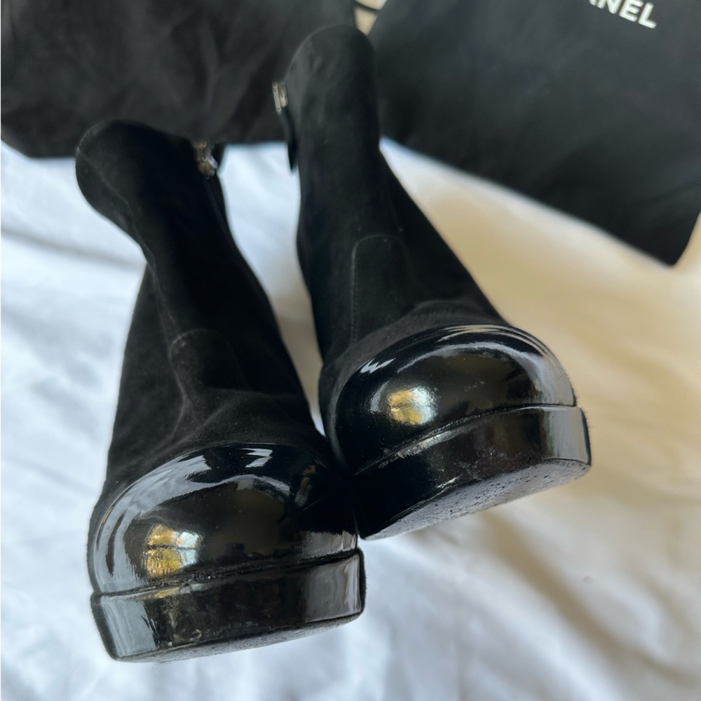 Chanel interlock round toe black suede leather ankle platform booties 39 - Picture 5 of 16
